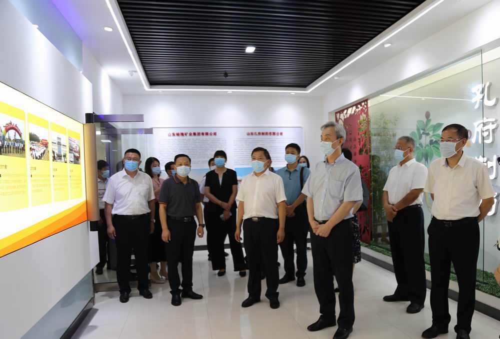 國家藥監(jiān)局藥品審評中心主任孔繁圃到裕隆集團孔府制藥調(diào)研指導工作