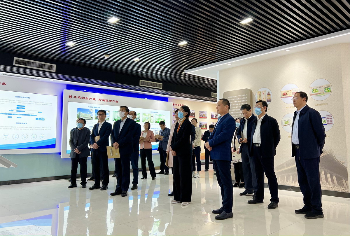 省人大常委會委員、副秘書長徐清蒞臨孔府制藥調(diào)研