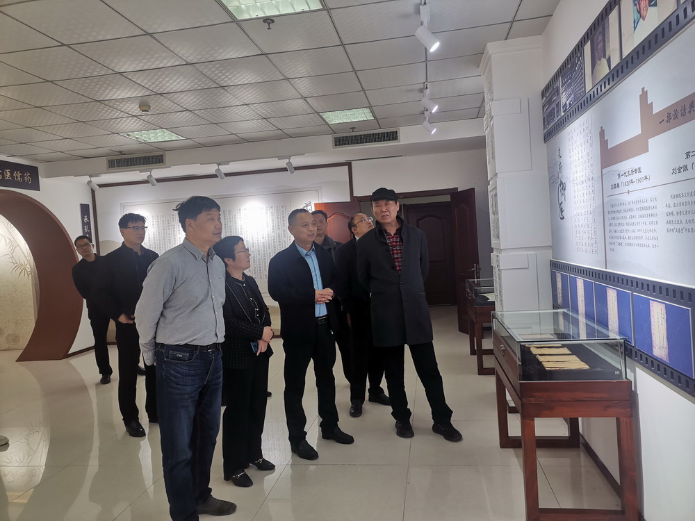 中國中醫(yī)藥雜志社、信息學(xué)會領(lǐng)導(dǎo)蒞臨孔府制藥考察指導(dǎo)
